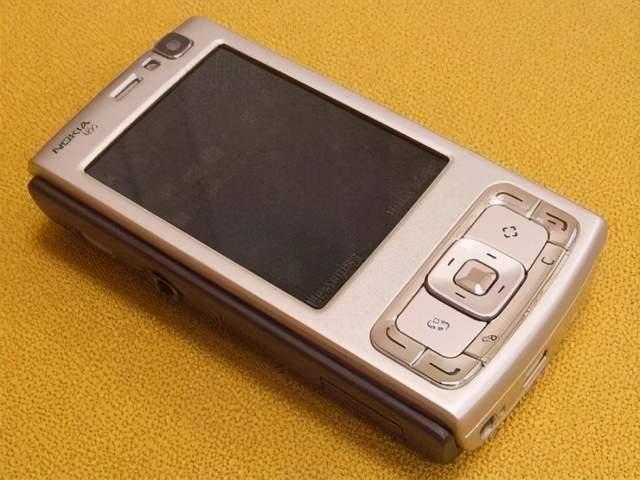 2002年诺基亚手机型号(诺基亚2000年机型)