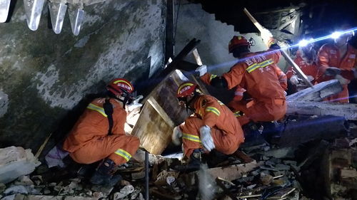 视频丨甘肃地震直击救援现场：甘肃省消防救援总队已营救被困人员61人