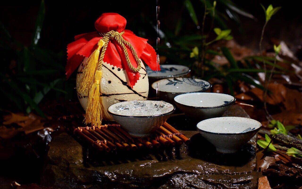 小屋醉暖风短剧，一壶浊酒，几许温情，短剧在线观看，小屋醉暖风短剧免费观看